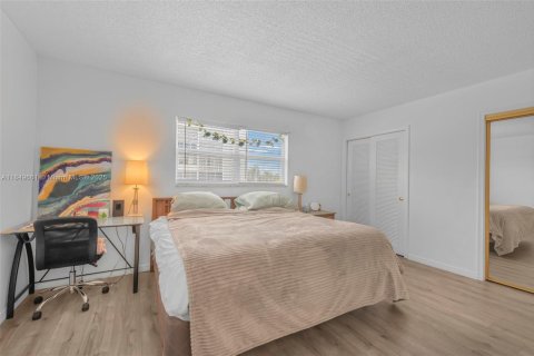 Condo in Hallandale Beach, Florida, 2 bedrooms  № 1852286 - photo 18