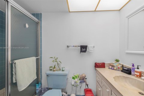 Condo in Hallandale Beach, Florida, 2 bedrooms  № 1852286 - photo 19