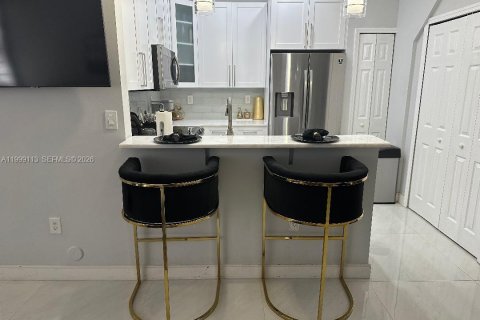 Снять в аренду таунхаус в Дейви, Флорида 4 спальни, 160.16м2, № 2061001 - фото 5