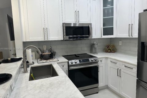 Снять в аренду таунхаус в Дейви, Флорида 4 спальни, 160.16м2, № 2061001 - фото 4