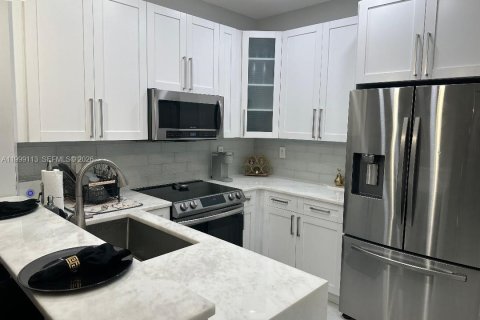 Снять в аренду таунхаус в Дейви, Флорида 4 спальни, 160.16м2, № 2061001 - фото 3