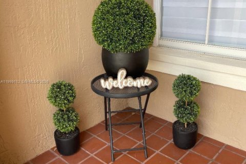 Снять в аренду таунхаус в Дейви, Флорида 4 спальни, 160.16м2, № 2061001 - фото 2