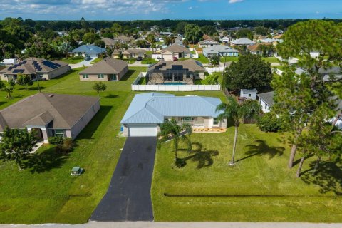 House in Port St. Lucie, Florida 3 bedrooms, 159.23 sq.m. № 2392013 - photo 28