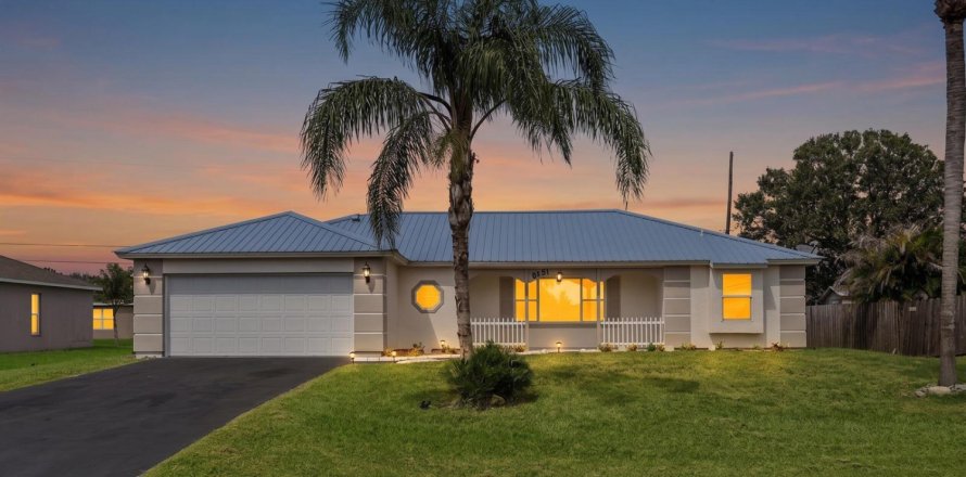 House in Port St. Lucie, Florida 3 bedrooms, 159.23 sq.m. № 2392013