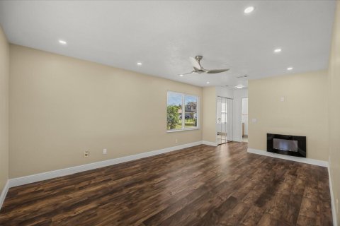 House in Port St. Lucie, Florida 3 bedrooms, 159.23 sq.m. № 2392013 - photo 12