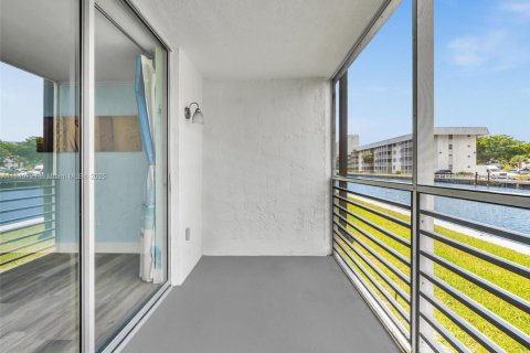 Condominio en venta en North Miami Beach, Florida, 1 dormitorio, 75.44 m2 № 1854982 - foto 28