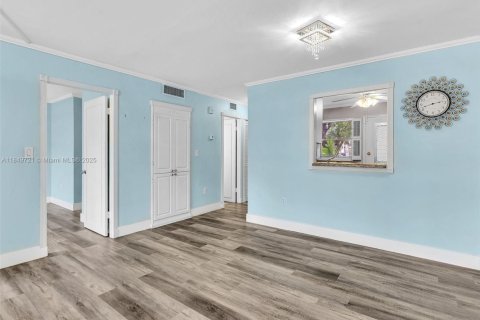 Condominio en venta en North Miami Beach, Florida, 1 dormitorio, 75.44 m2 № 1854982 - foto 17