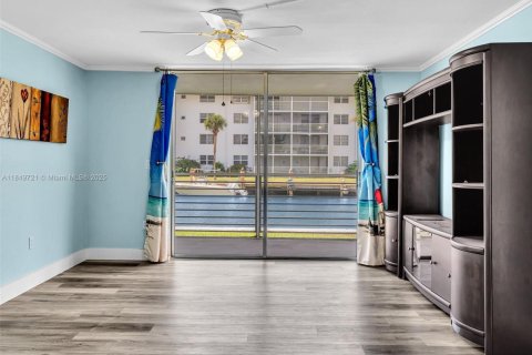 Condominio en venta en North Miami Beach, Florida, 1 dormitorio, 75.44 m2 № 1854982 - foto 15