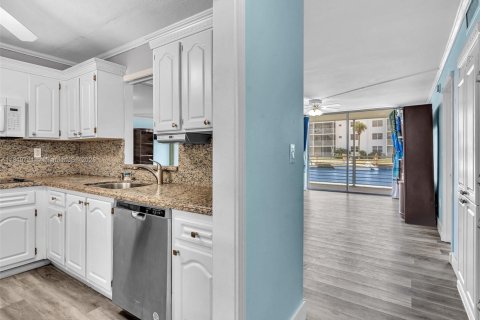 Condominio en venta en North Miami Beach, Florida, 1 dormitorio, 75.44 m2 № 1854982 - foto 3