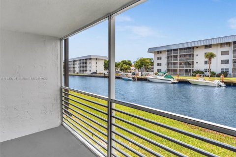 Condominio en venta en North Miami Beach, Florida, 1 dormitorio, 75.44 m2 № 1854982 - foto 27