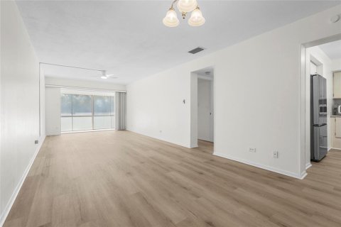 Купить кондоминиум в Сарасота, Флорида 6 комнат, 66.43м2, № 2092557 - фото 2