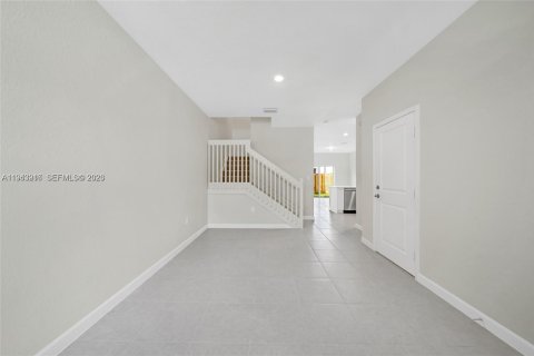 Townhouse in Miami, Florida 3 bedrooms, 157.47 sq.m. № 2000823 - photo 5