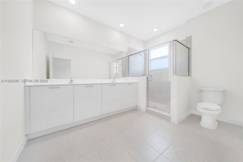 Townhouse in Miami, Florida 3 bedrooms, 157.47 sq.m. № 2000823 - photo 21