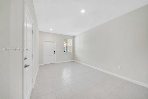 Townhouse in Miami, Florida 3 bedrooms, 157.47 sq.m. № 2000823 - photo 7