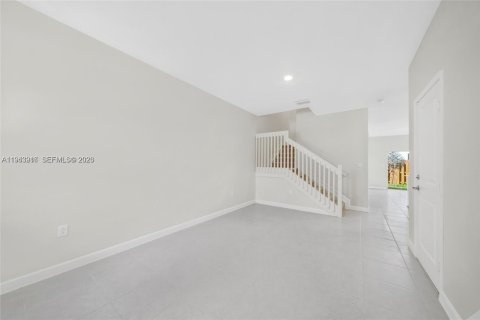 Townhouse in Miami, Florida 3 bedrooms, 157.47 sq.m. № 2000823 - photo 6