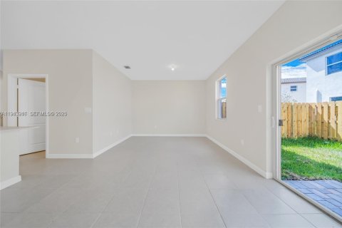 Townhouse in Miami, Florida 3 bedrooms, 157.47 sq.m. № 2000823 - photo 18