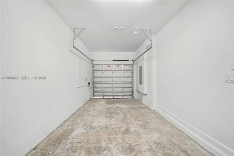 Townhouse in Miami, Florida 3 bedrooms, 157.47 sq.m. № 2000823 - photo 23