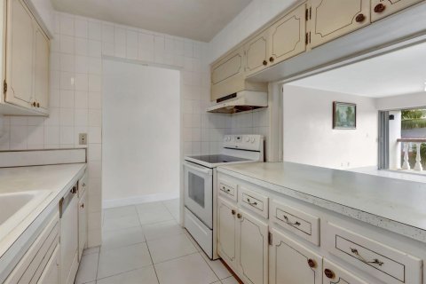 Condo in North Palm Beach, Florida, 1 bedroom № 2146910 - photo 12