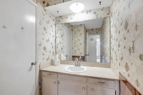 Condo in North Palm Beach, Florida, 1 bedroom № 2146910 - photo 16