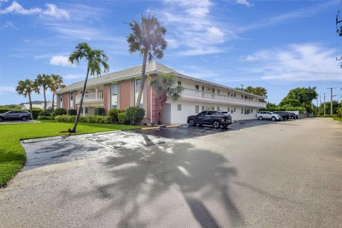 Condo in North Palm Beach, Florida, 1 bedroom № 2146910 - photo 3