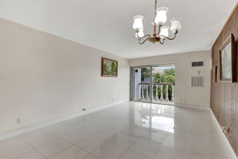 Condo in North Palm Beach, Florida, 1 bedroom № 2146910 - photo 8