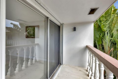 Condo in North Palm Beach, Florida, 1 bedroom № 2146910 - photo 10