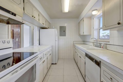 Condo in North Palm Beach, Florida, 1 bedroom № 2146910 - photo 11
