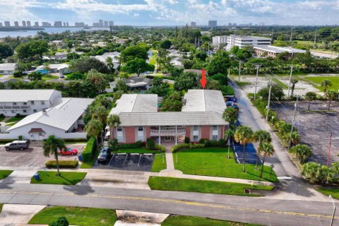 Condo in North Palm Beach, Florida, 1 bedroom № 2146910 - photo 19