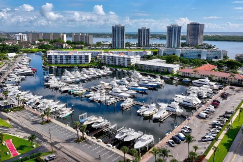 Condo in North Palm Beach, Florida, 1 bedroom № 2146910 - photo 23