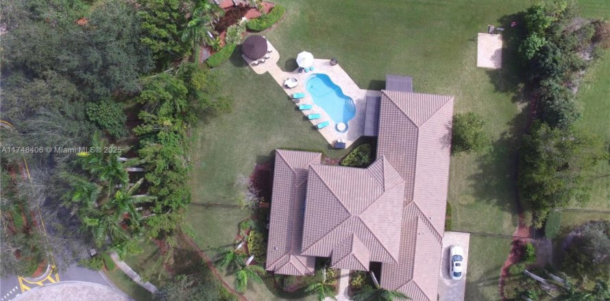 Villa ou maison à Davie, Floride 5 chambres, 403.1 m2 № 1860041