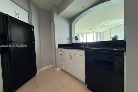 Condo in Surfside, Florida, 2 bedrooms  № 2168625 - photo 20