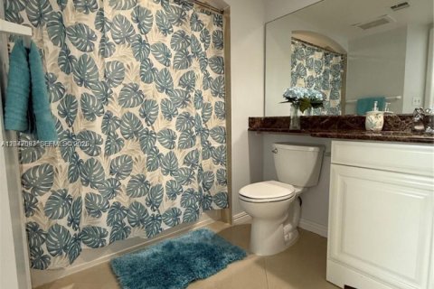 Condo in Surfside, Florida, 2 bedrooms  № 2168625 - photo 9