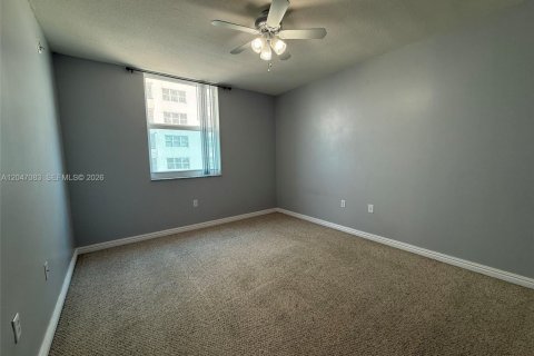 Condo in Surfside, Florida, 2 bedrooms  № 2168625 - photo 7