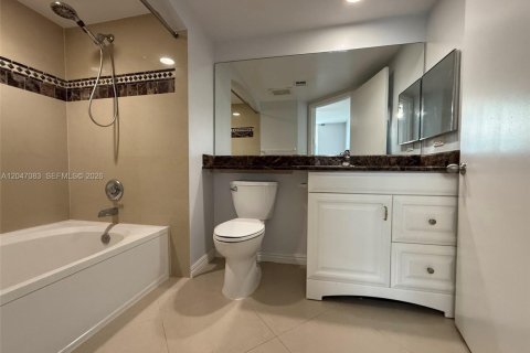 Condo in Surfside, Florida, 2 bedrooms  № 2168625 - photo 10