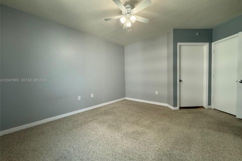 Condo in Surfside, Florida, 2 bedrooms  № 2168625 - photo 14