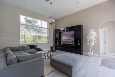 Villa ou maison à vendre à Weston, Floride: 5 chambres, 253.81 m2 № 2189487 - photo 22