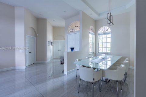 Villa ou maison à vendre à Weston, Floride: 5 chambres, 253.81 m2 № 2189487 - photo 17