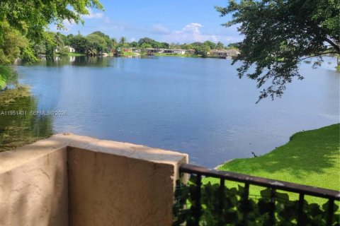 Снять в аренду кондоминиум в Пемброк-Пайнс, Флорида 2 спальни, 79.34м2, № 2006450 - фото 4