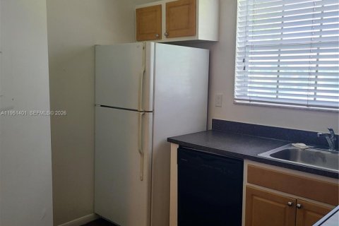 Снять в аренду кондоминиум в Пемброк-Пайнс, Флорида 2 спальни, 79.34м2, № 2006450 - фото 7