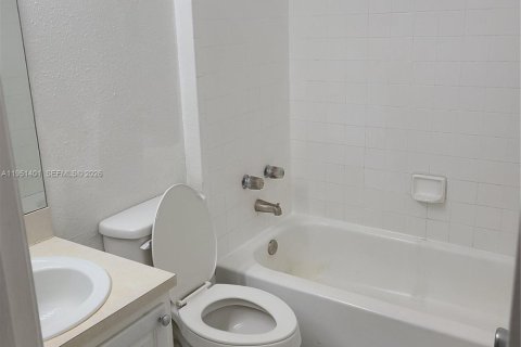 Снять в аренду кондоминиум в Пемброк-Пайнс, Флорида 2 спальни, 79.34м2, № 2006450 - фото 15