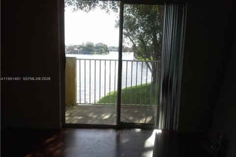 Снять в аренду кондоминиум в Пемброк-Пайнс, Флорида 2 спальни, 79.34м2, № 2006450 - фото 23