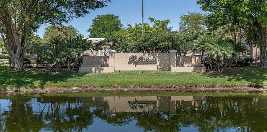 Кондоминиум с 2 спальнями в Пемброк-Пайнс, Флорида № 2006450