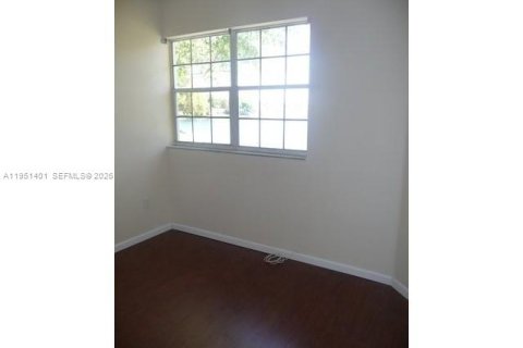 Снять в аренду кондоминиум в Пемброк-Пайнс, Флорида 2 спальни, 79.34м2, № 2006450 - фото 21