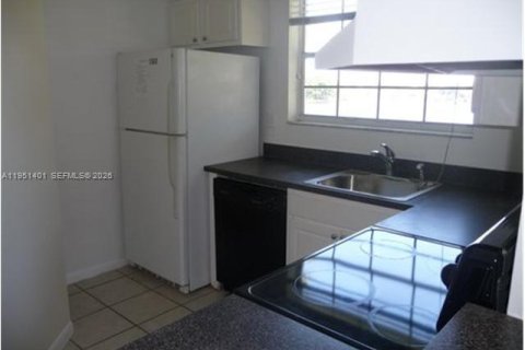 Снять в аренду кондоминиум в Пемброк-Пайнс, Флорида 2 спальни, 79.34м2, № 2006450 - фото 6