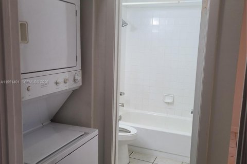 Снять в аренду кондоминиум в Пемброк-Пайнс, Флорида 2 спальни, 79.34м2, № 2006450 - фото 16