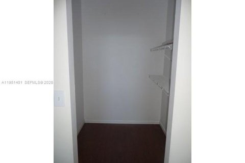 Снять в аренду кондоминиум в Пемброк-Пайнс, Флорида 2 спальни, 79.34м2, № 2006450 - фото 10