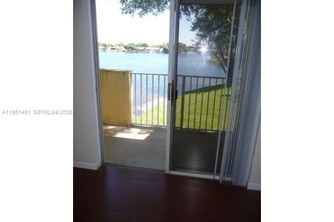 Снять в аренду кондоминиум в Пемброк-Пайнс, Флорида 2 спальни, 79.34м2, № 2006450 - фото 29