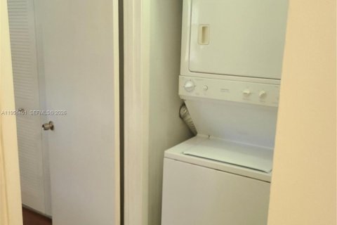 Снять в аренду кондоминиум в Пемброк-Пайнс, Флорида 2 спальни, 79.34м2, № 2006450 - фото 17