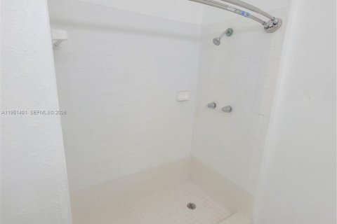 Снять в аренду кондоминиум в Пемброк-Пайнс, Флорида 2 спальни, 79.34м2, № 2006450 - фото 12