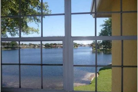 Снять в аренду кондоминиум в Пемброк-Пайнс, Флорида 2 спальни, 79.34м2, № 2006450 - фото 14